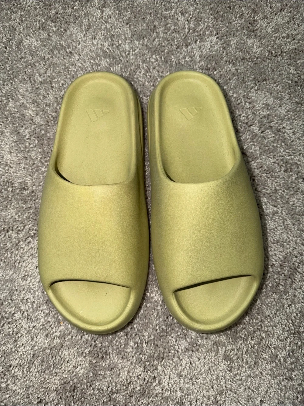 Yeezy Slide in Light Olive Green